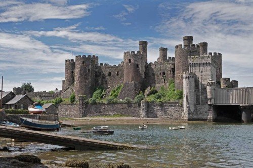 Navigating the Maze: Devolution and Constitutional Ambiguities in Welsh Politics