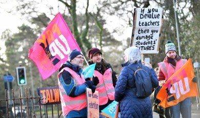 Teachers call off next week's strike in Wales after Welsh Government pay offer